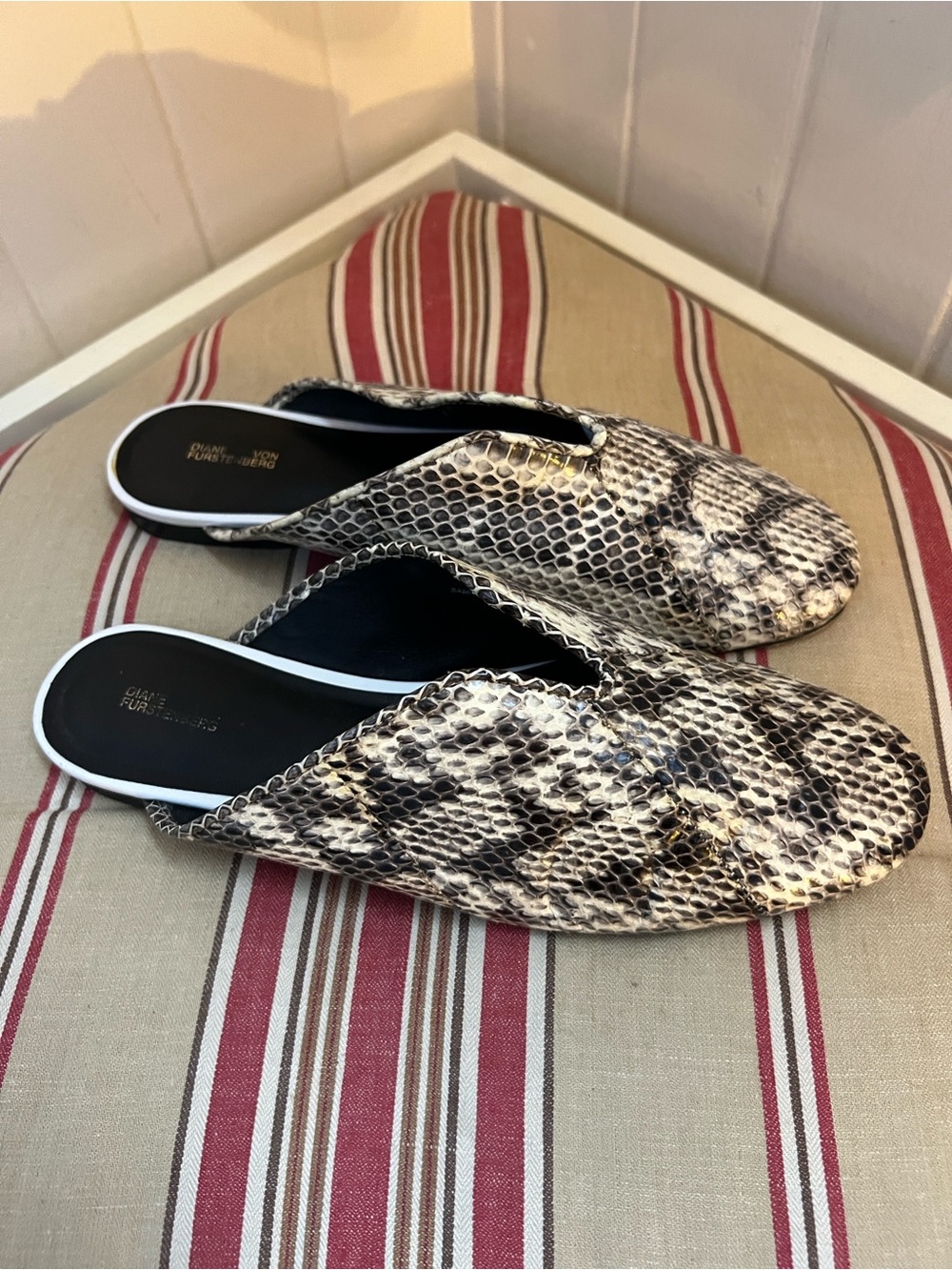 DVF Diane von Furstenberg Snakeskin Pointed Toe Mules Size 6 EU 36